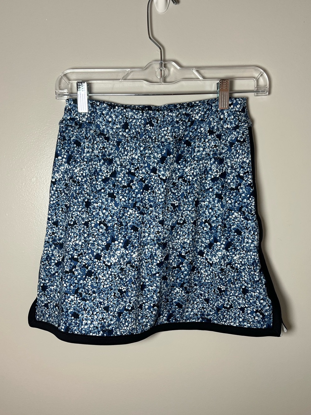 TuckerNuck Sport Blue Hydrangea Piped Golf Skort Preppy Activewear Tennis Sz XS - Picture 4 of 9